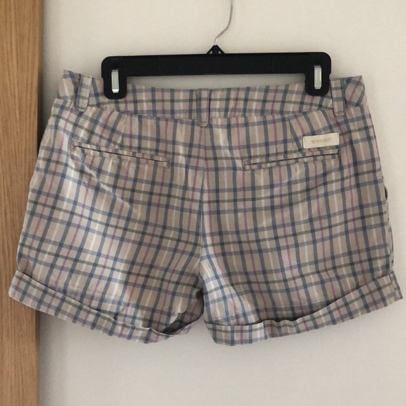 Insight Plaid Shorts with leg cuff - Picture 2 of 8